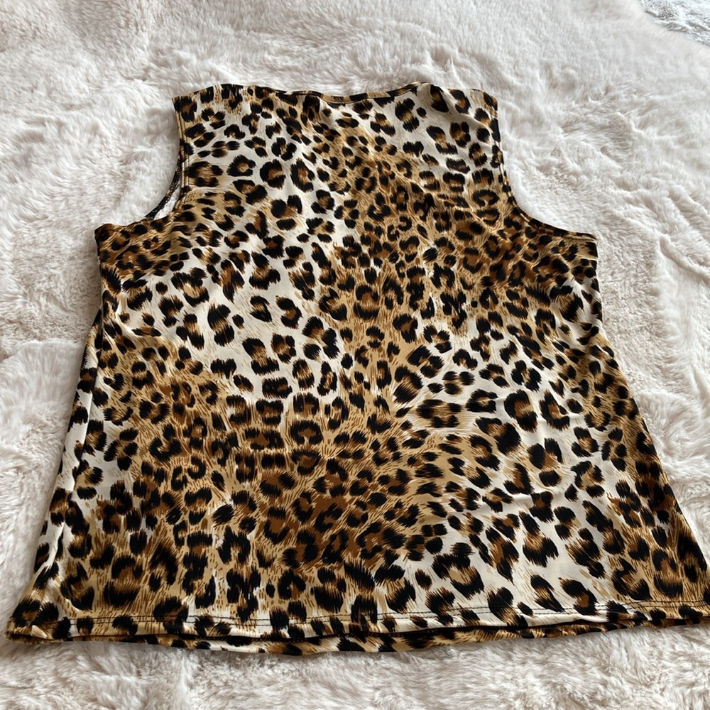 NWOT. Leopard print shell Size Medium - Picture 5 of 8